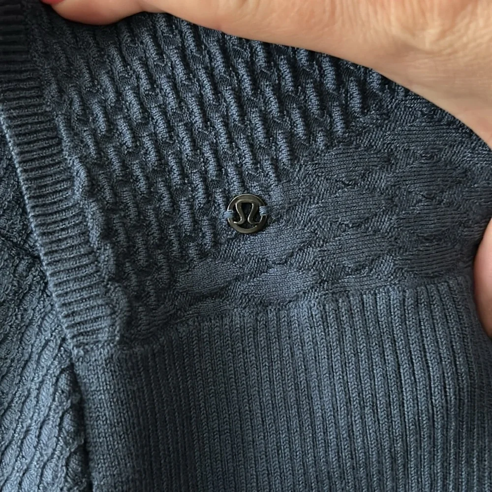 Lululemon Wrap O/S‎ Gorgeous Blue